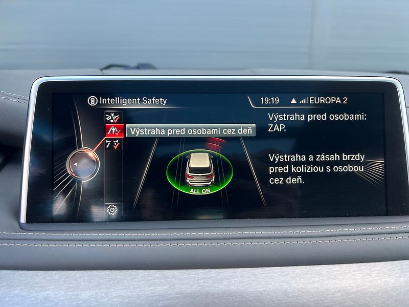 BMW X5 30d xDrive-2019 ALU - fotka 30 z 36