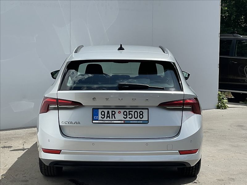Škoda Octavia 2,0 TDI Combi Ambition Plus TA - fotka 23 z 23