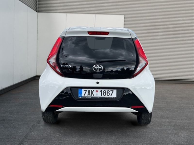 Toyota Aygo 1,0 VVTi x-play - fotka 5 z 11