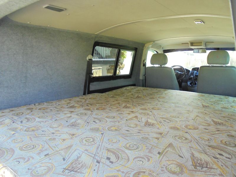 Volkswagen Transporter (2005) 2.0i - 5.MÍST - OBYTNÁ ÚPRAVA - fotka 13 z 16