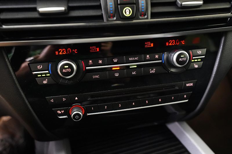 BMW X5 - fotka 22 z 26