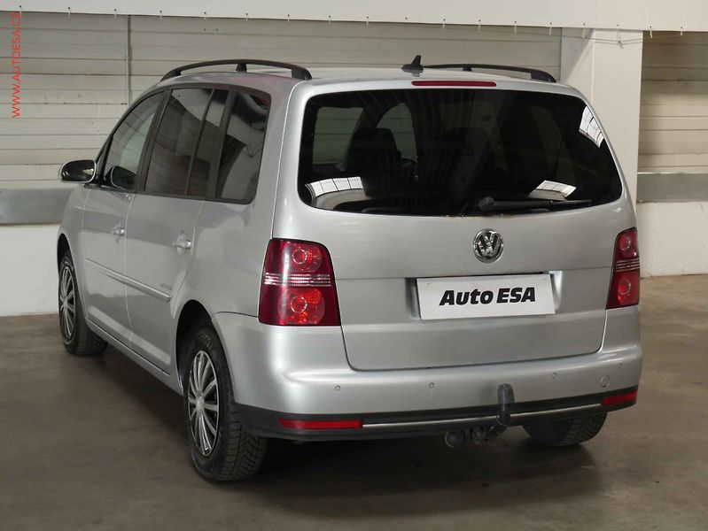 Volkswagen Touran (2009) 1.9 TDI - fotka 4 z 19
