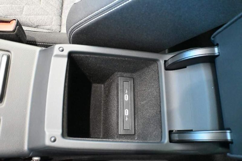 Volkswagen Passat (2023) 2.0 LED DSG ACC Kamera Tažné M - fotka 27 z 32