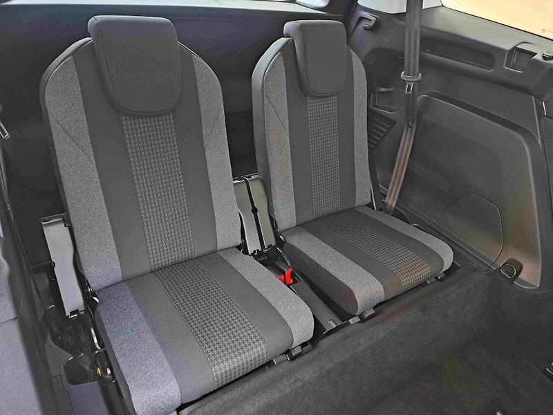 Peugeot 5008 (2020) 1,2 PT EAT8 17ALU PDC NAVI - fotka 11 z 24