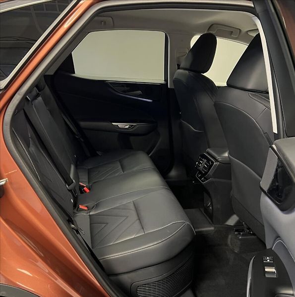Lexus NX 450h plus 450H+ 2,5 PHEV PRESTIGE - fotka 10 z 18