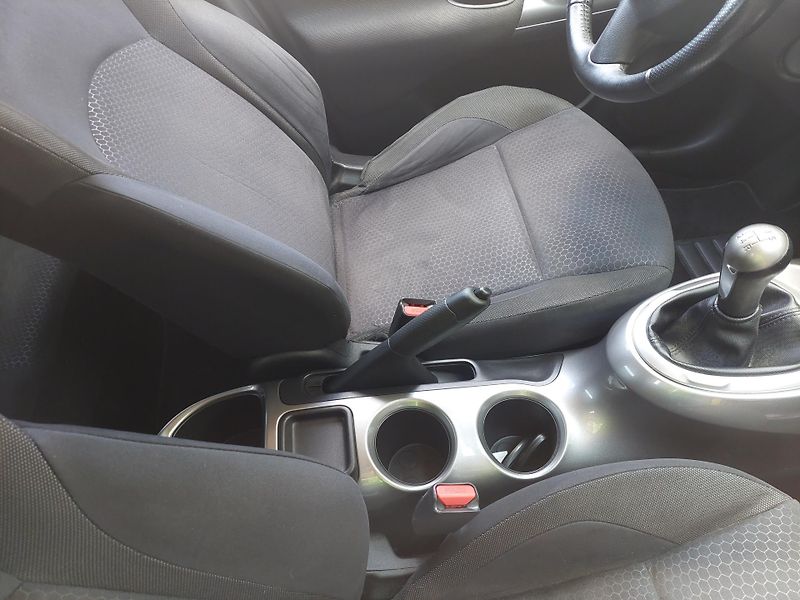Nissan Juke (2012) TEKNA 1.6 - fotka 13 z 41