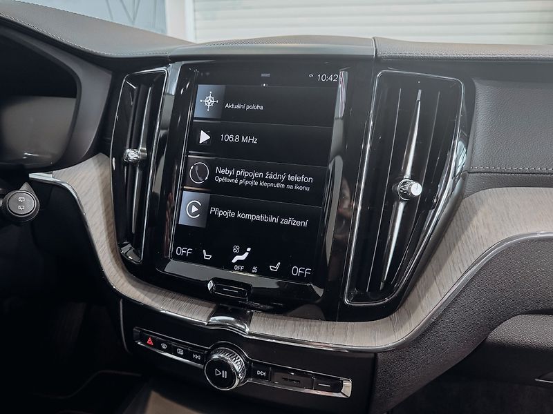 Volvo XC60 T8 AWD Inscription - fotka 18 z 22