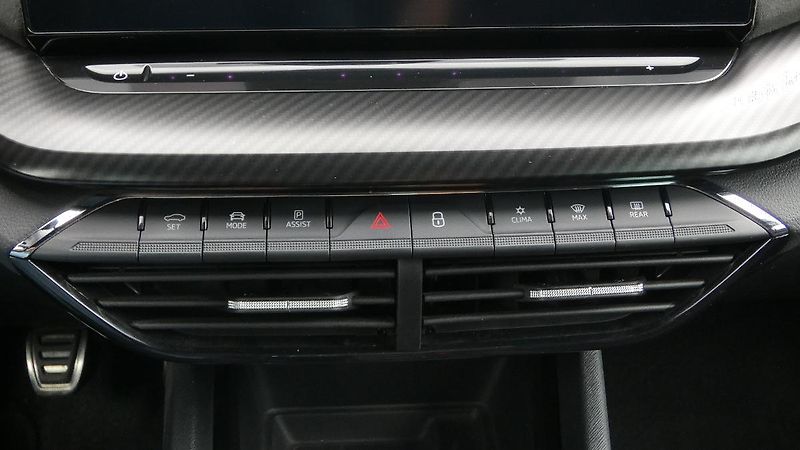Škoda Octavia Combi 2.0 TSI RS 180kW - fotka 17 z 26