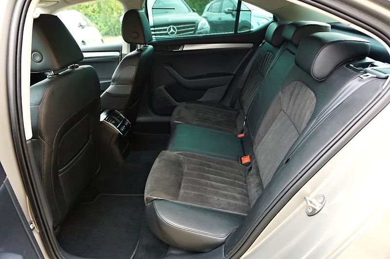 Škoda Superb (2015) STYLE PLUS 2,0 TDI 140 kW - fotka 27 z 52