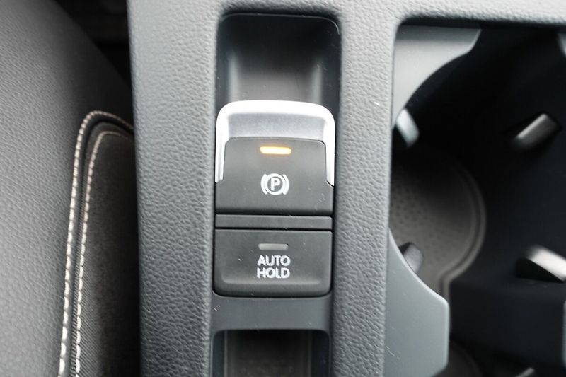 Volkswagen Passat ZLEVNĚNO 2,0TSi 206kW Alltrack - fotka 22 z 37