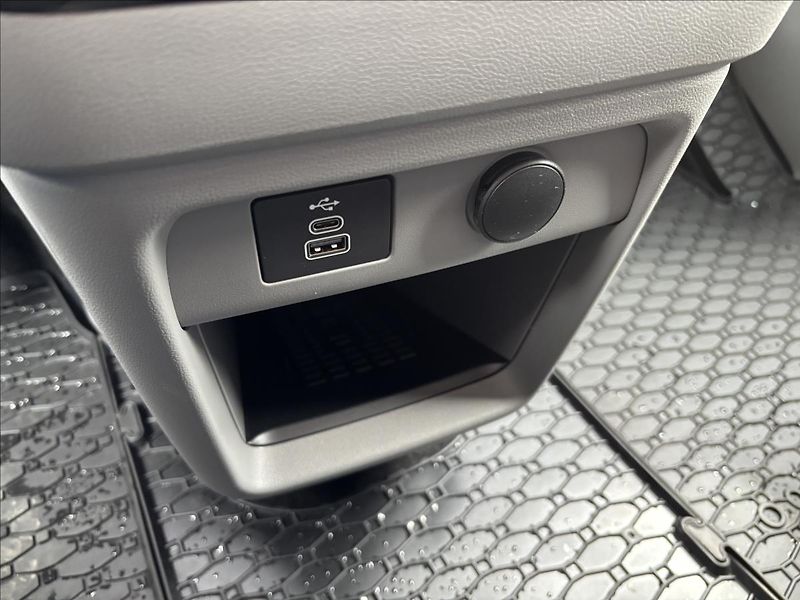 Ford Tourneo Custom 2,0 EcoBlue Titanium 125kW L1 - fotka 38 z 44
