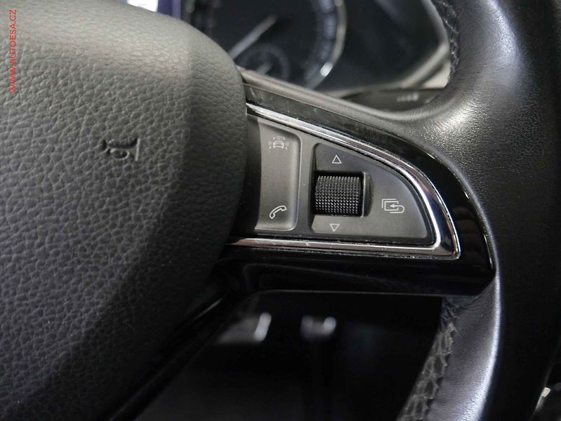 Škoda Superb (2017) 2.0 TDi, ČR, Style, DSG - fotka 18 z 23