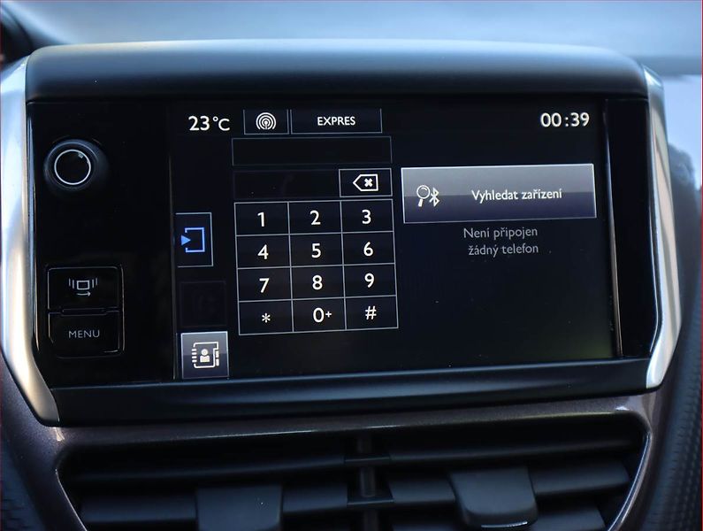 Peugeot 2008 (2013) 1.2 VTi, Serv.kniha, Navi - fotka 16 z 17