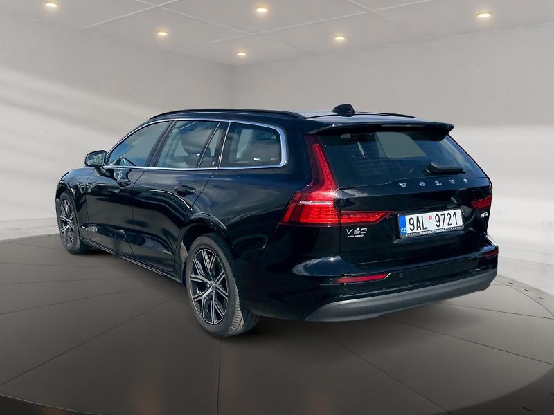 Volvo V60 (2022) CORE B3 MHEV 120kW CZ DPH - fotka 4 z 11