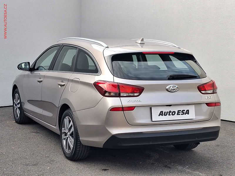Hyundai i30 (2020) 1.0 T-GDi, 1.maj,ČR, Style - fotka 6 z 19