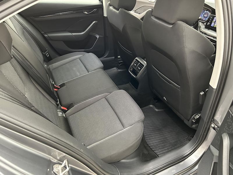 Škoda Octavia 1.0 TSI Ambiente plus - fotka 21 z 23