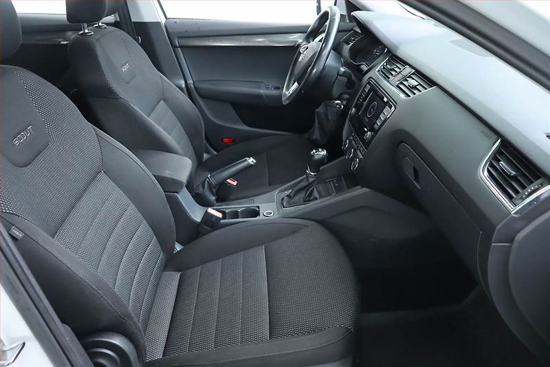 Škoda Octavia (2015) Scout 2.0 TDI, 4X4, Automat - fotka 9 z 20