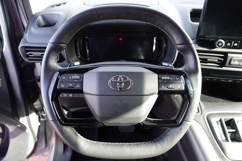 Toyota ProAce City Verso 1,5D-4D 96kW VIP Long VIP 7mís - fotka 18 z 35