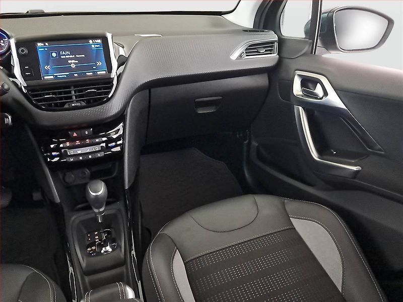 Peugeot 2008 (2018) 1.2 PureTech, Automat - fotka 8 z 20
