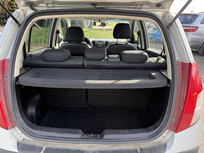 Hyundai i10 1.1i - fotka 10 z 22