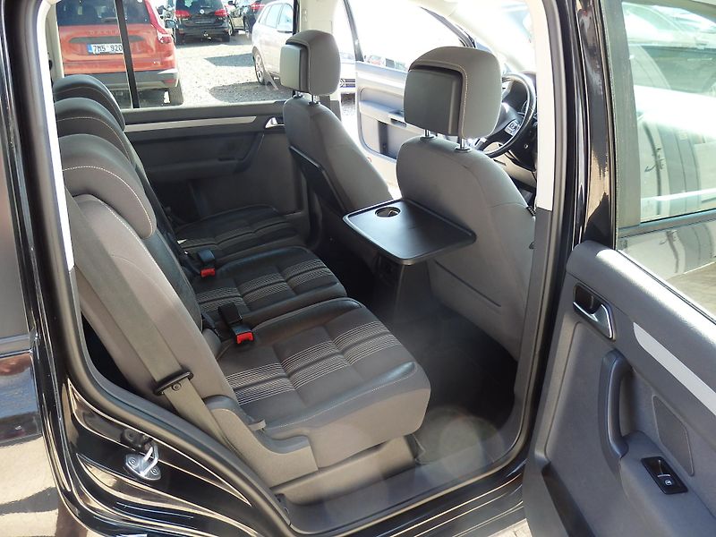 Volkswagen Touran 1,4 TSI 103 KW ZÁLOHOVÁNO - fotka 11 z 25