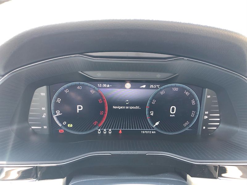 Škoda Superb Combi 2,0 TDI L&K TD 147 kW DS - fotka 19 z 30