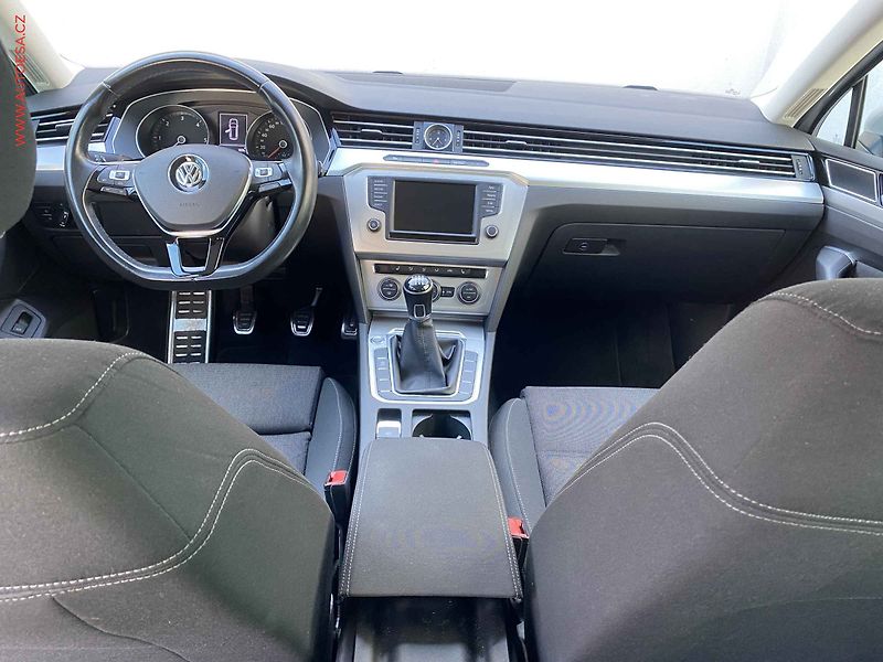 Volkswagen Passat (2016) 1.6TDi, Comfortline - fotka 8 z 17