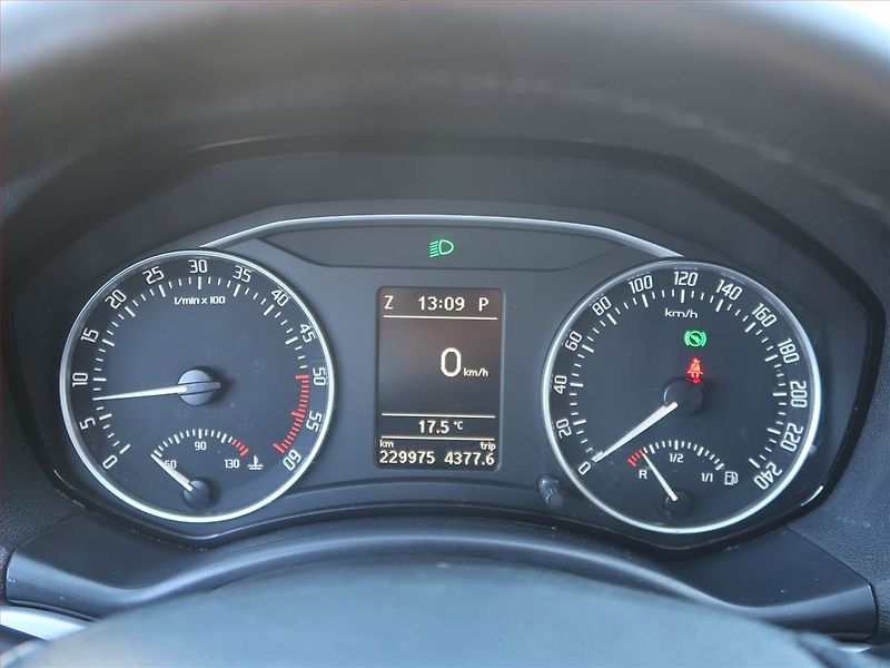 Škoda Octavia (2011) 1.6 TDI, Automat, Serv.kniha - fotka 11 z 17