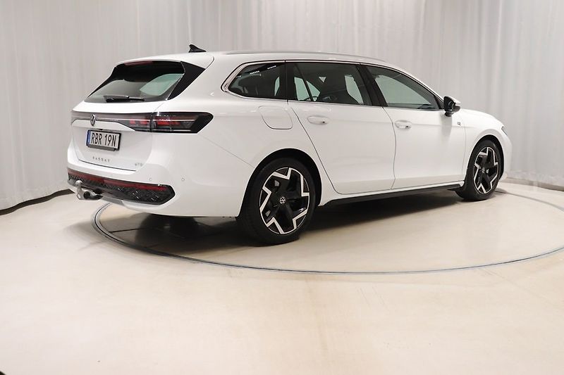Volkswagen Passat 1.5 eTSI IQ NezTop Kamera Taž - fotka 4 z 12