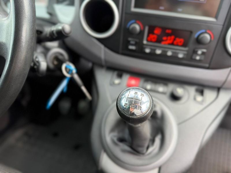 Peugeot Partner ALLURE 1.6VTi 120. 5 míst - fotka 26 z 27