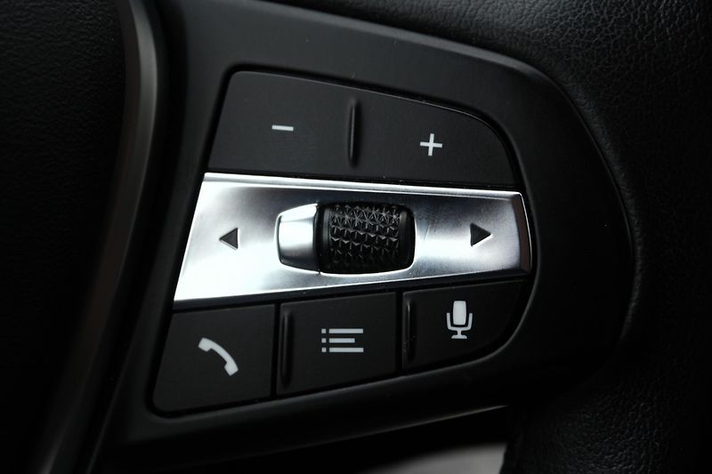 BMW Řada 3 330e xDrive, ACC, Tažné - fotka 20 z 39