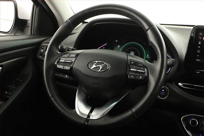 Hyundai i30 (2023) Style 1.5 T-GDI MHEV, ČR,1.maj - fotka 14 z 16