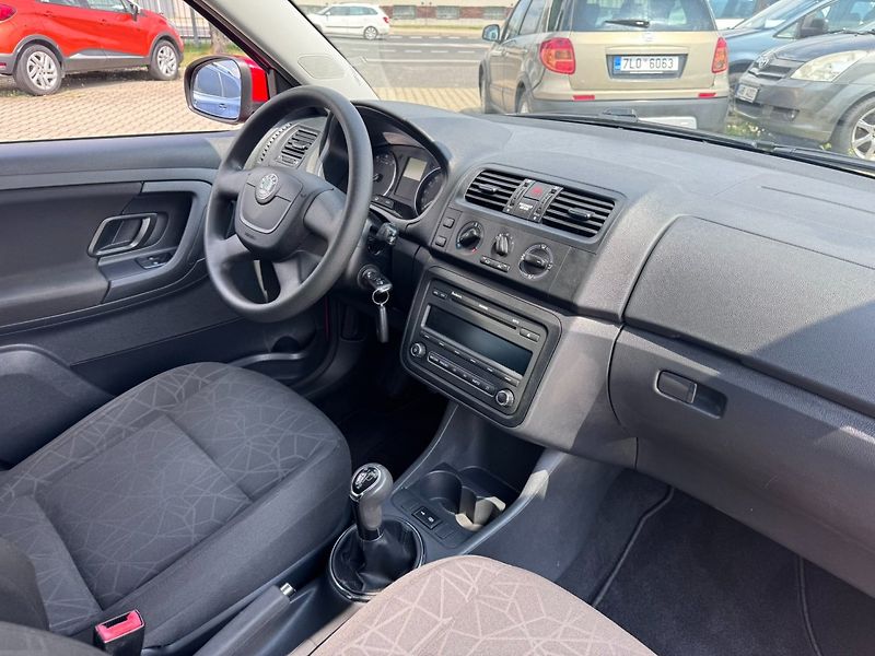 Škoda Fabia (2011) 1,2 TSI 63 KW KM STK - fotka 36 z 49