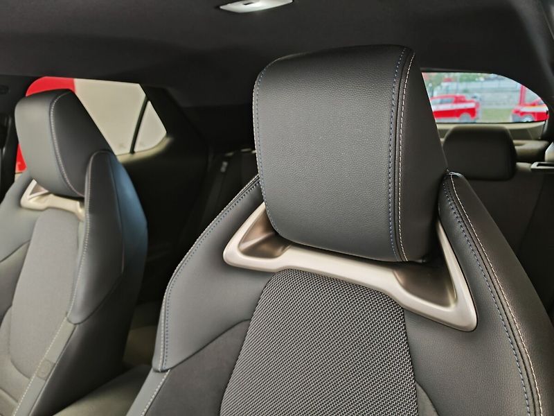 Toyota C-HR 2.0 Hybrid 4x4 Executive - fotka 19 z 44