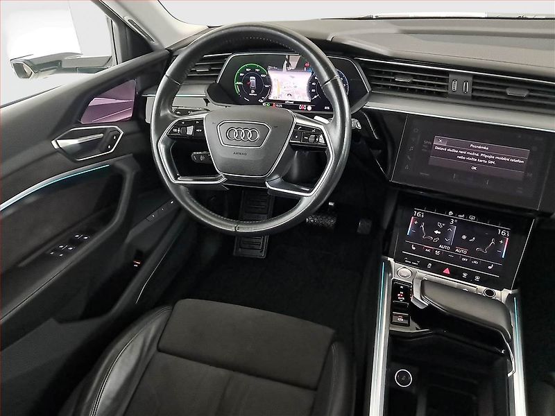 Audi e-tron (2019) 55 quattro, SoH 100% - fotka 11 z 20