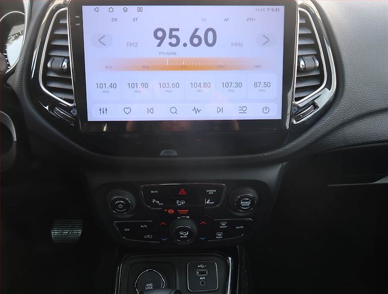 Jeep Compass (2019) 1.4 MultiAir - fotka 12 z 18