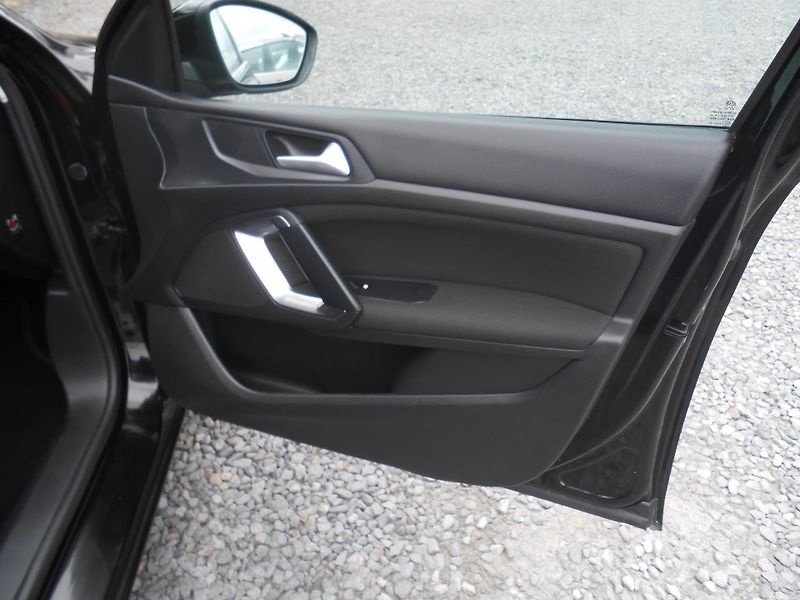 Peugeot 308 1.6HDi, KAMERA,NAVI,FULL LED! - fotka 17 z 40