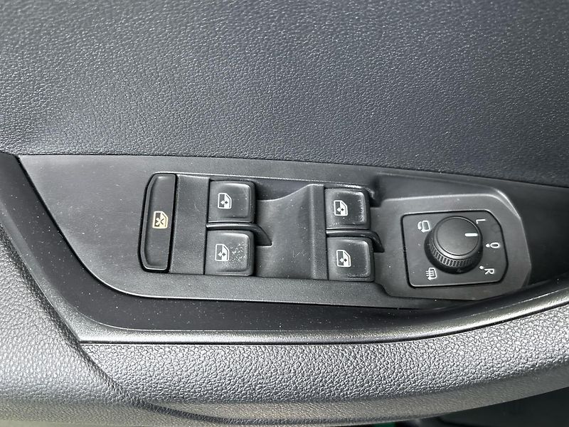 Škoda Karoq Sportline Exclusive 4x4 DSG - fotka 21 z 30
