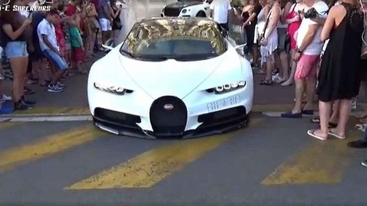 V hypersportu za miliony je těžké nebýt na očích.
