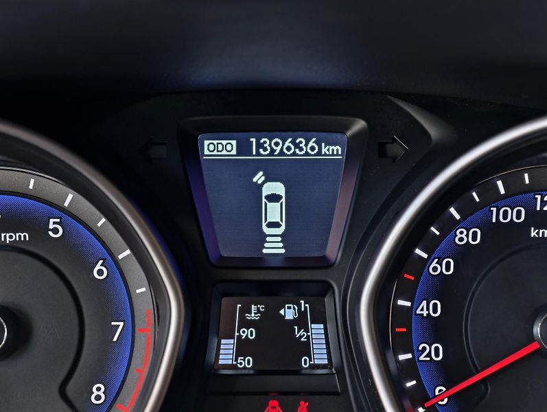 Hyundai i30 1.6 GDi 88kW KAMERA VÝHŘEVY ČR - fotka 16 z 23