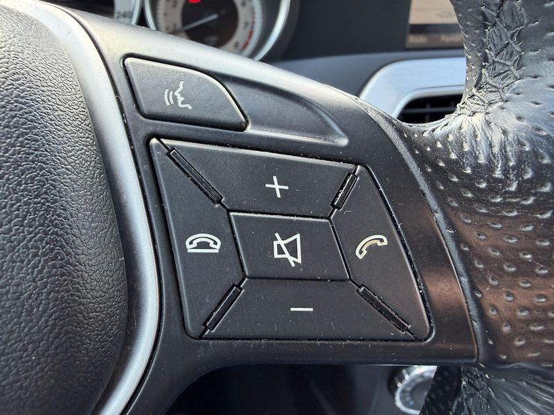 Mercedes-Benz Třídy C 180 CGI NAVIGACE SERVISKA - fotka 19 z 37