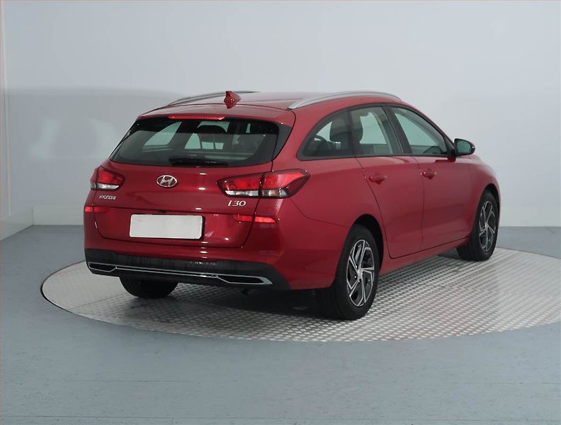 Hyundai i30 (2023) 1.0 T-GDI, ČR,1.maj - fotka 5 z 13