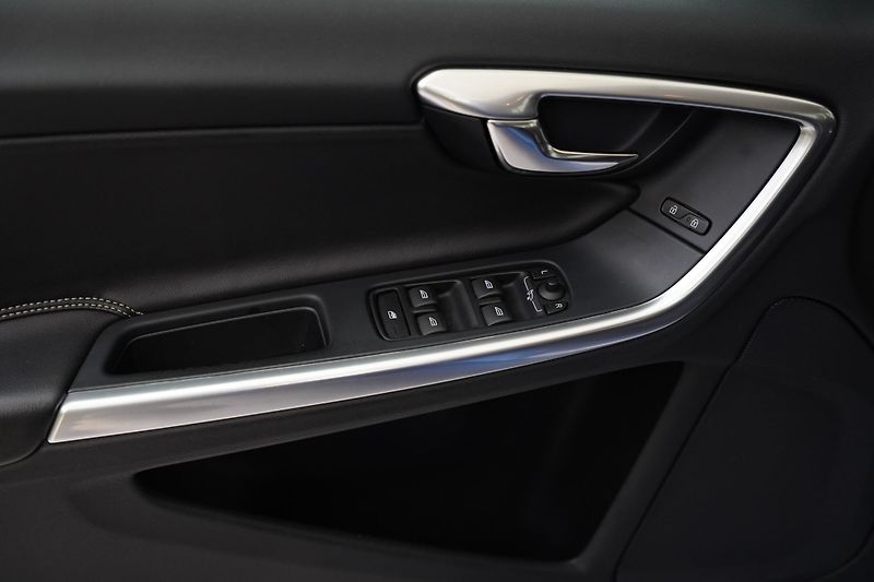 Volvo V60 - fotka 12 z 24