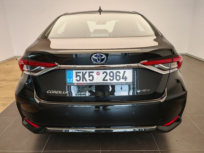 Toyota Corolla 1.8 CVT Comfort Tech - fotka 4 z 31