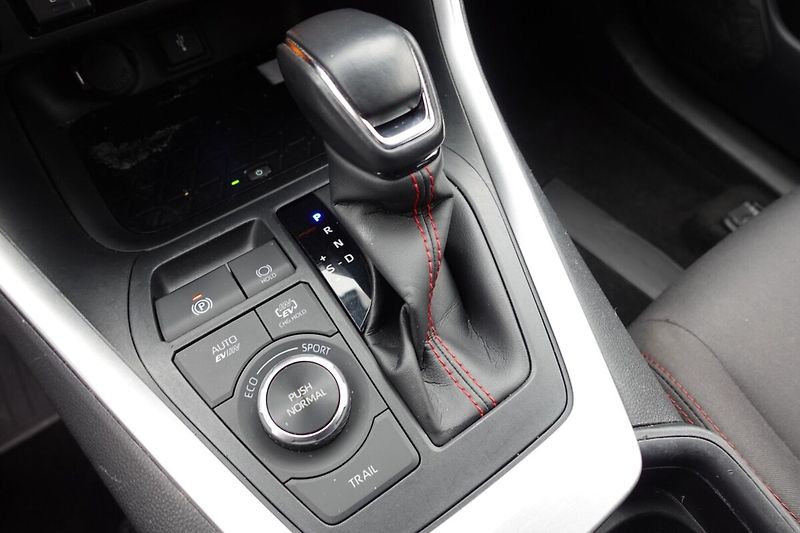 Toyota RAV4 2,5 PHEV Plug-in Comfort 4x4 - fotka 22 z 35
