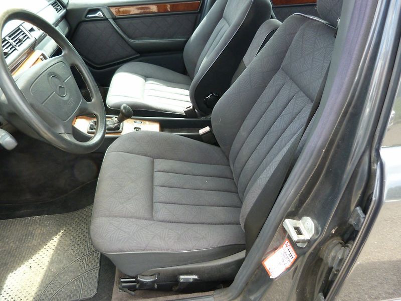 Mercedes-Benz 124 250 D - fotka 11 z 29