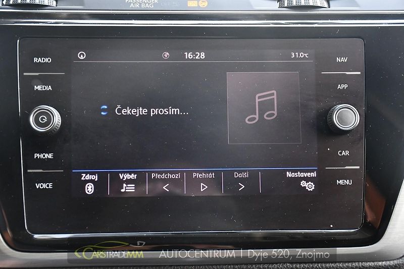 Volkswagen Touran 1.6TDi DSG  - fotka 38 z 48