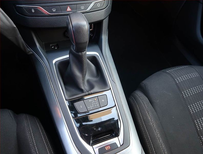 Peugeot 308 (2017) 1.6 BlueHDi, Automat, Navi - fotka 12 z 18