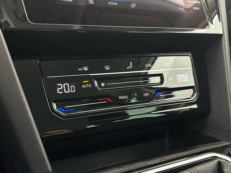 Volkswagen Passat Business DSG - fotka 19 z 31