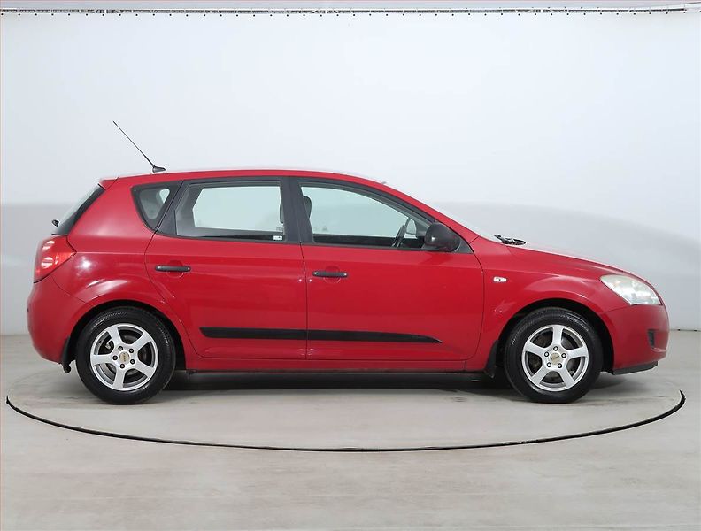 Kia Ceed (2009) 1.4 CVVT, po STK, jezdí dobře - fotka 6 z 16